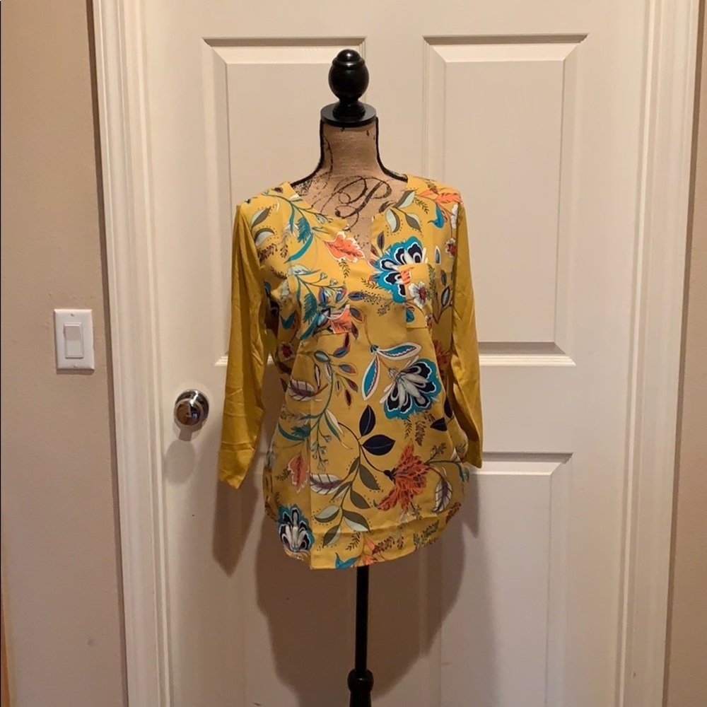 Van Heusen mustard colored print Top - Picture 1 of 5